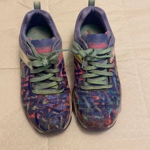 Sketchers girls tennis shoes size 3.